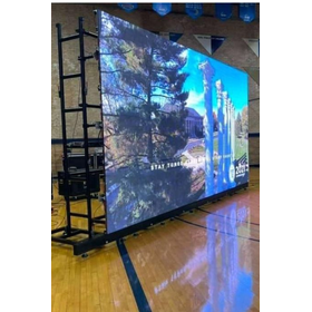 屋外でも鮮明に伝える、大型LEDサイネージ