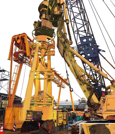 日本キャタピラー製の新型油圧ショベル「320/320 GC」 日本