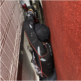Sealing and painting repairs in a narrow space | Rental store, 8-story SRC construction