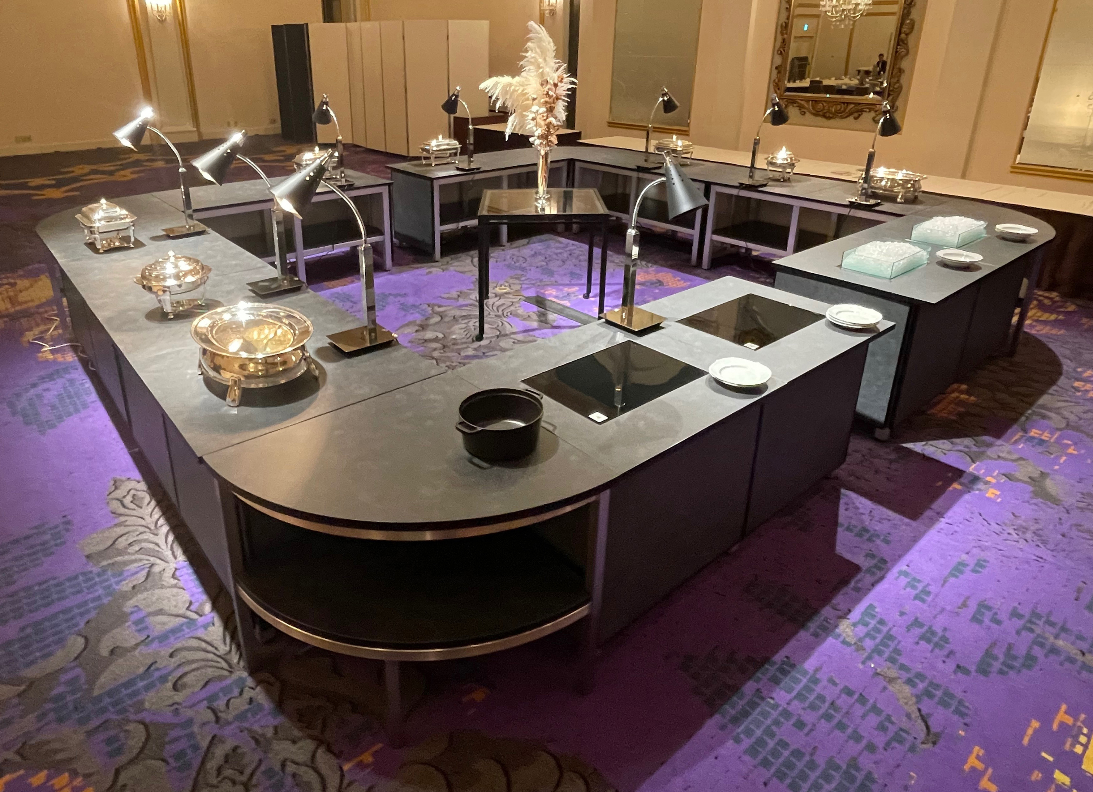 モダンデザインと高機能を両立した 『ビュッフェカウンター』