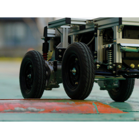 前後左右にサスペンション！スズキの多目的電動台車『MITRA』