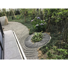 屋上庭園の玉砂利飛散問題を解決！砂紋にも使用可能な透水性樹脂舗装