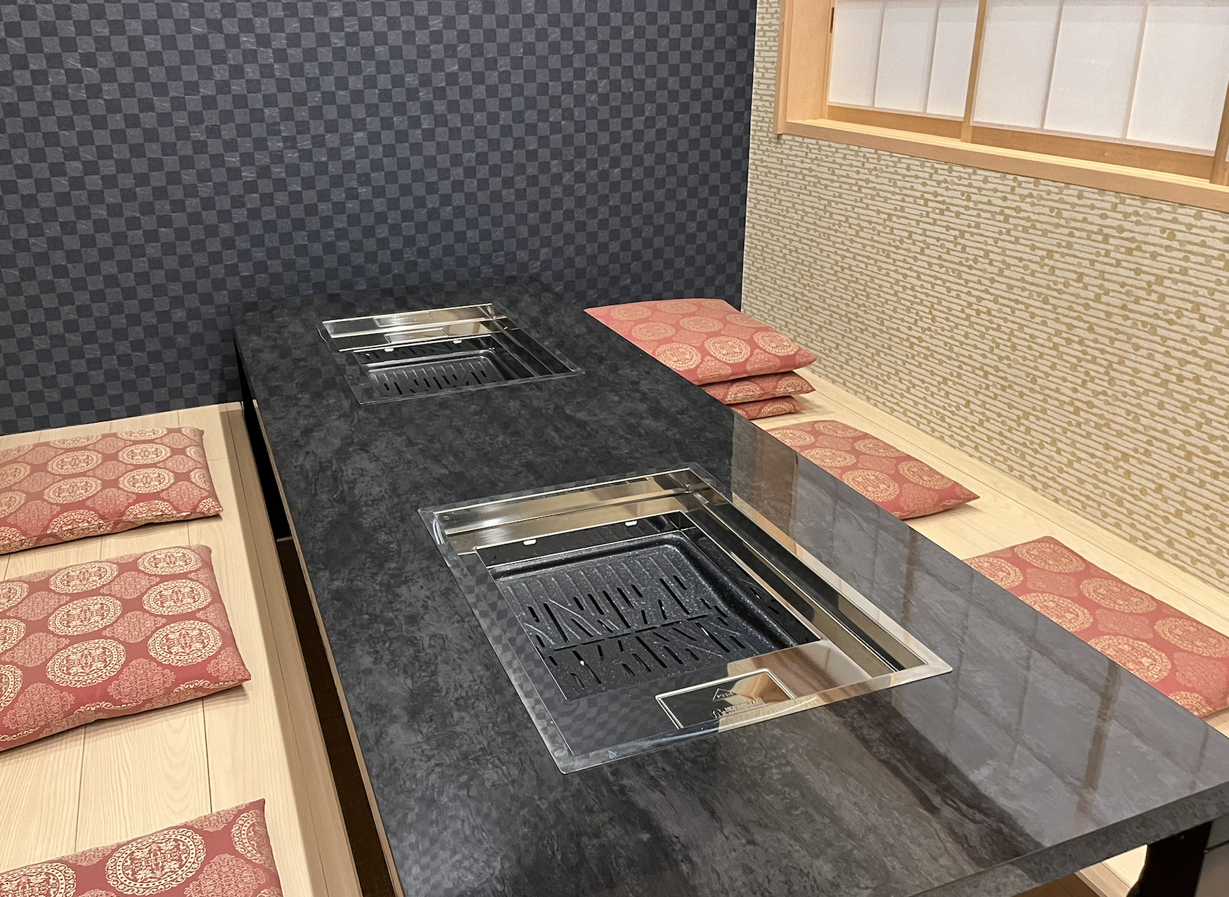 ノンダクト無煙ロースター 設置事例：牛匠様（足立区）