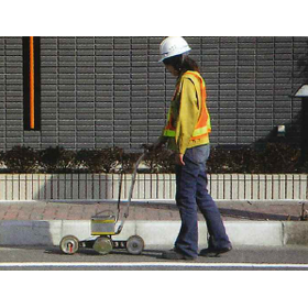【過去NETIS登録アリ】小型の平たん性測定装置(凸凹ウォーム) 製品画像