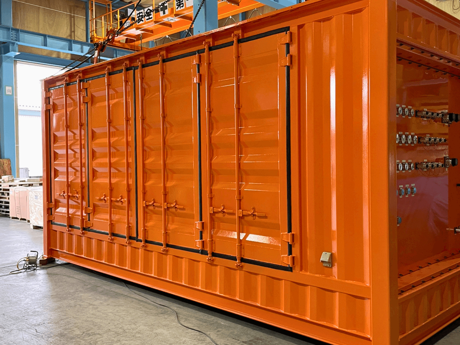 Use Case】Electrical machinery room with a double floor loaded