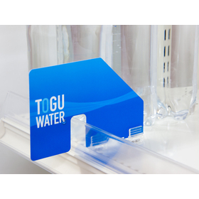 コンパクトサイズの新感覚カードホルダー【マグネホルダー】使用例