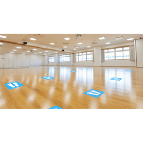 ジム・スタジオの立ち位置を示すフロア誘導シール(床表示)