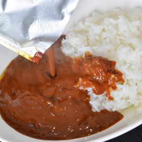 【事例紹介】レトルトカレーの比較をしてみました。