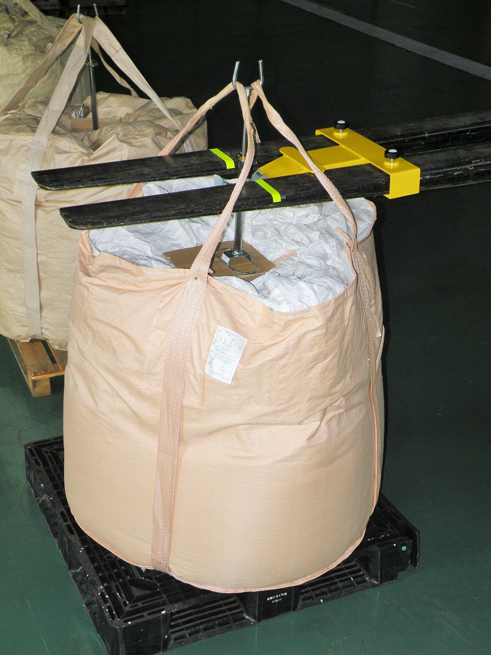 コンテナバック吊り紐倒立伸縮スタンド『人要らず』