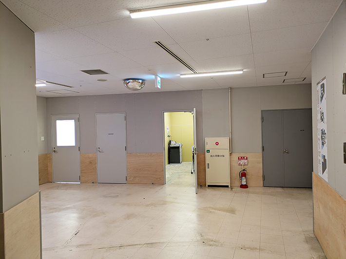 安全対策 ミラー導入事例 店舗のバックヤードでの安全確認に！