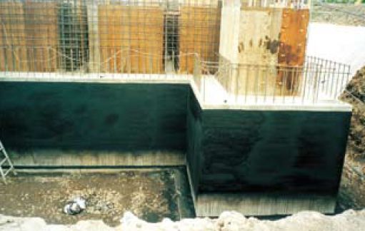 改質アスファルト塗膜防水材『スーパーフレックス100S』