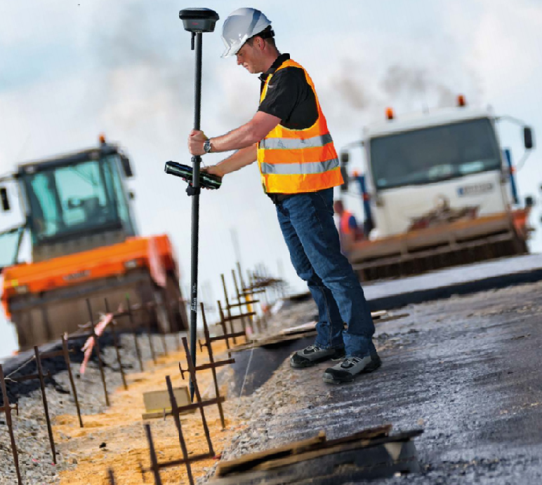 傾いたまま計測できるGNSSアンテナ『Leica GS18 T』