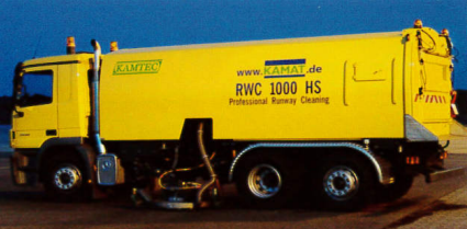 空港滑走路・路面洗浄車