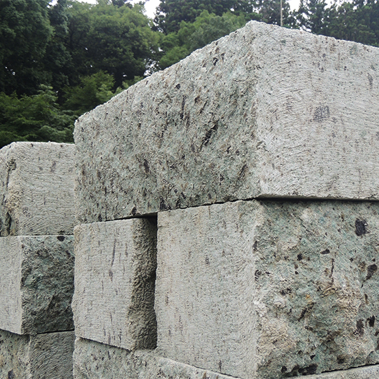 唯一無二のグリーンハーモニー「大谷石」 LACONTE ラコンテ | イプロス