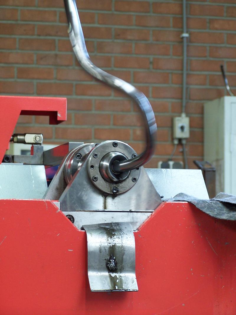 日進 CNC 3次元 フリーフォームパイプベンダー