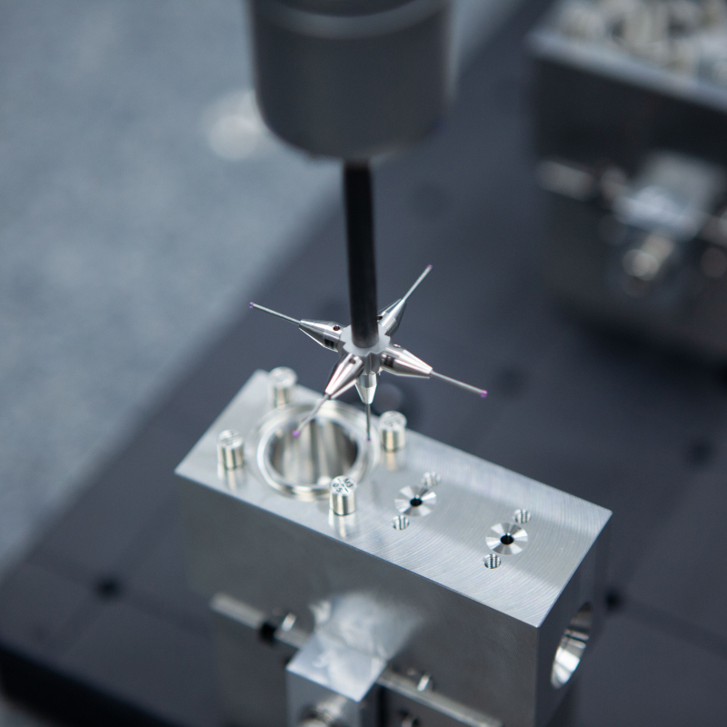 ５軸を使ったステンレス角物に特化！高精度な金属部品加工技術