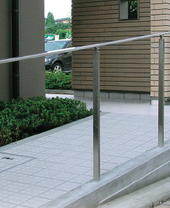 スタイリッシュで高級感のある『アプローチ手摺り』