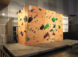仮設クライミング壁
