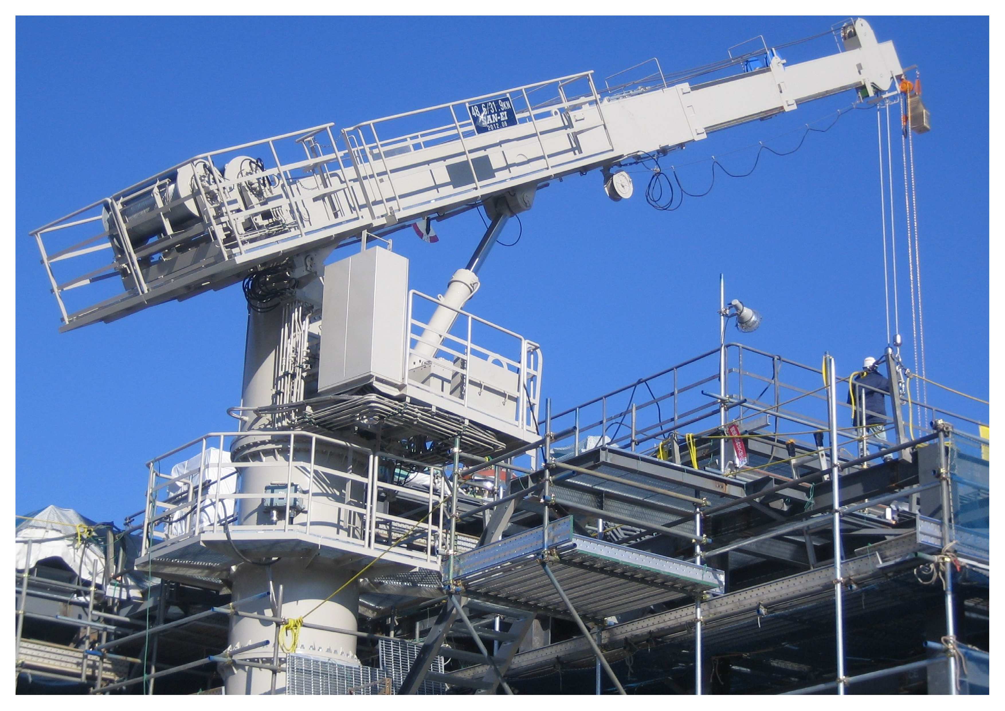 LNGポンプ吊揚装置