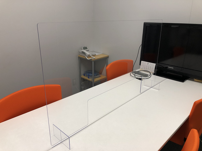 面談用透明飛沫防止パネル（難燃性ポリカーボネート製）