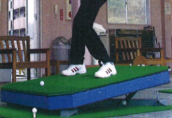 可変傾斜ゴルフ練習台