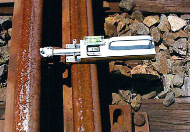 『分岐器内ガード・フランジ巾測定器』