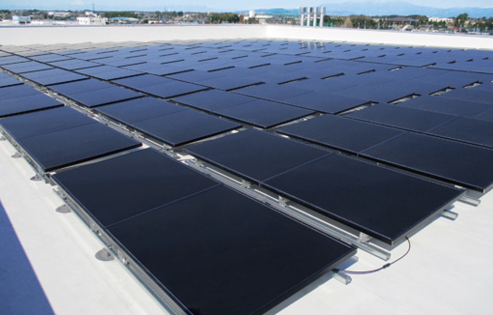 【事例】S造デッキプレート屋根に太陽光設備設置を実現！