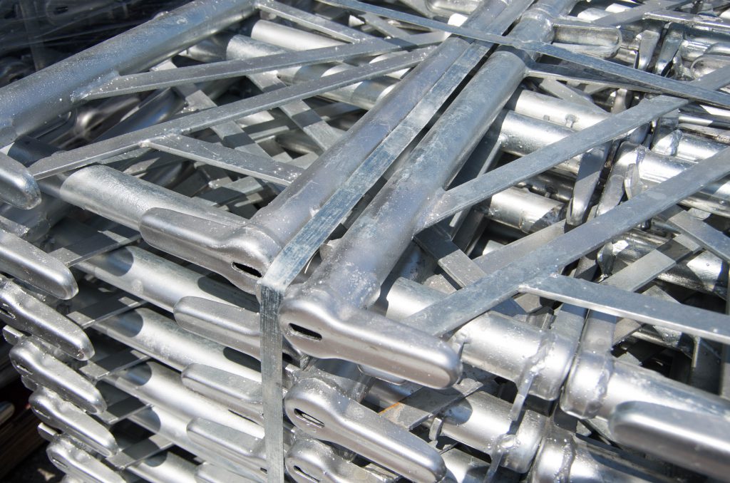 足場材はレンタルと購入どちらがお得？