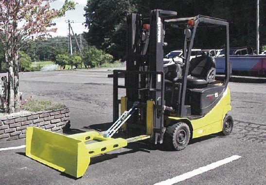 フォークリフトアタッチメント『パワーブレード』5分で簡単取付