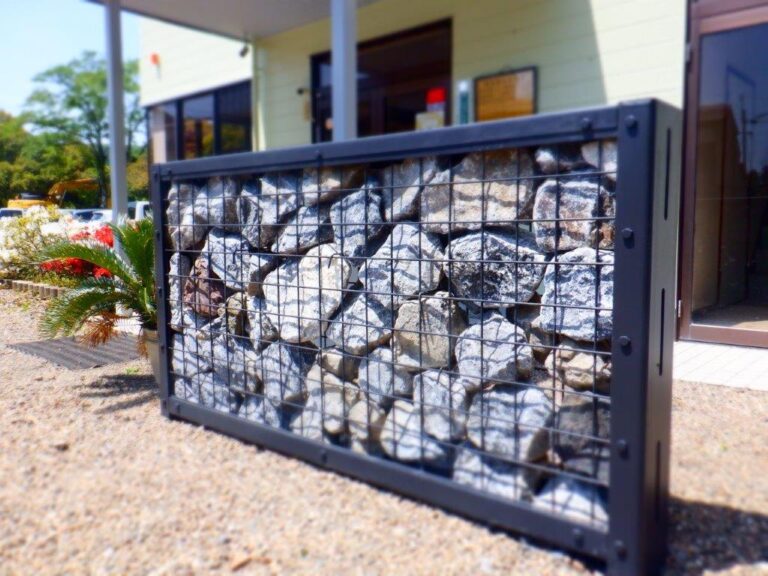 公共施設・ビル・大型施設の外構に『ストーンフェン  ス』