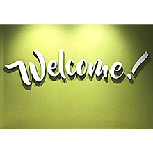 ロゴ・マークをカットして作った立体文字『カルプ文字』