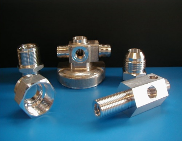 『切削加工＋アルマイト処理』