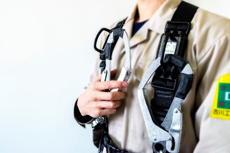 高所作業でのハーネスフックかけ忘れを警告！「ハーネスアラート」
