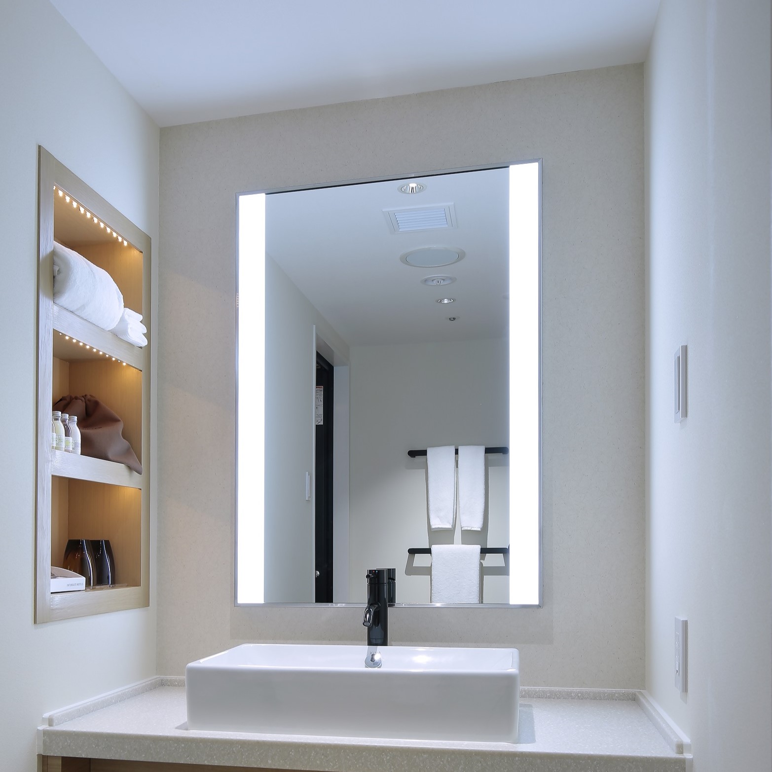 鏡照明輝（オーダーメイドLEDミラー）