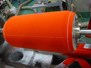 様々な材質のスポンジをローラーに加工可能　ゴムスポンジローラー