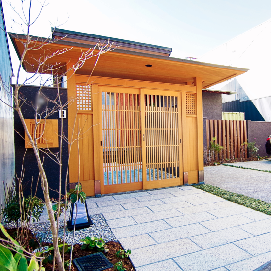 耐震性ユニット式本格和風門『数寄屋門』寄棟8型 大林 | イプロス