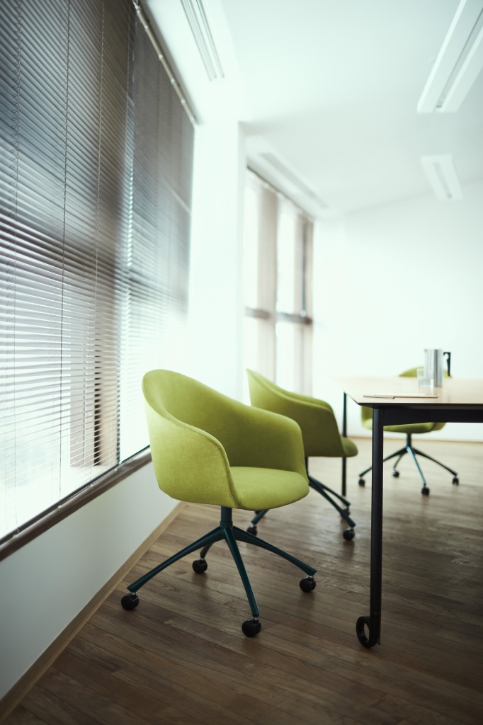 オフィス・業務用チェア【ヴィッキー】