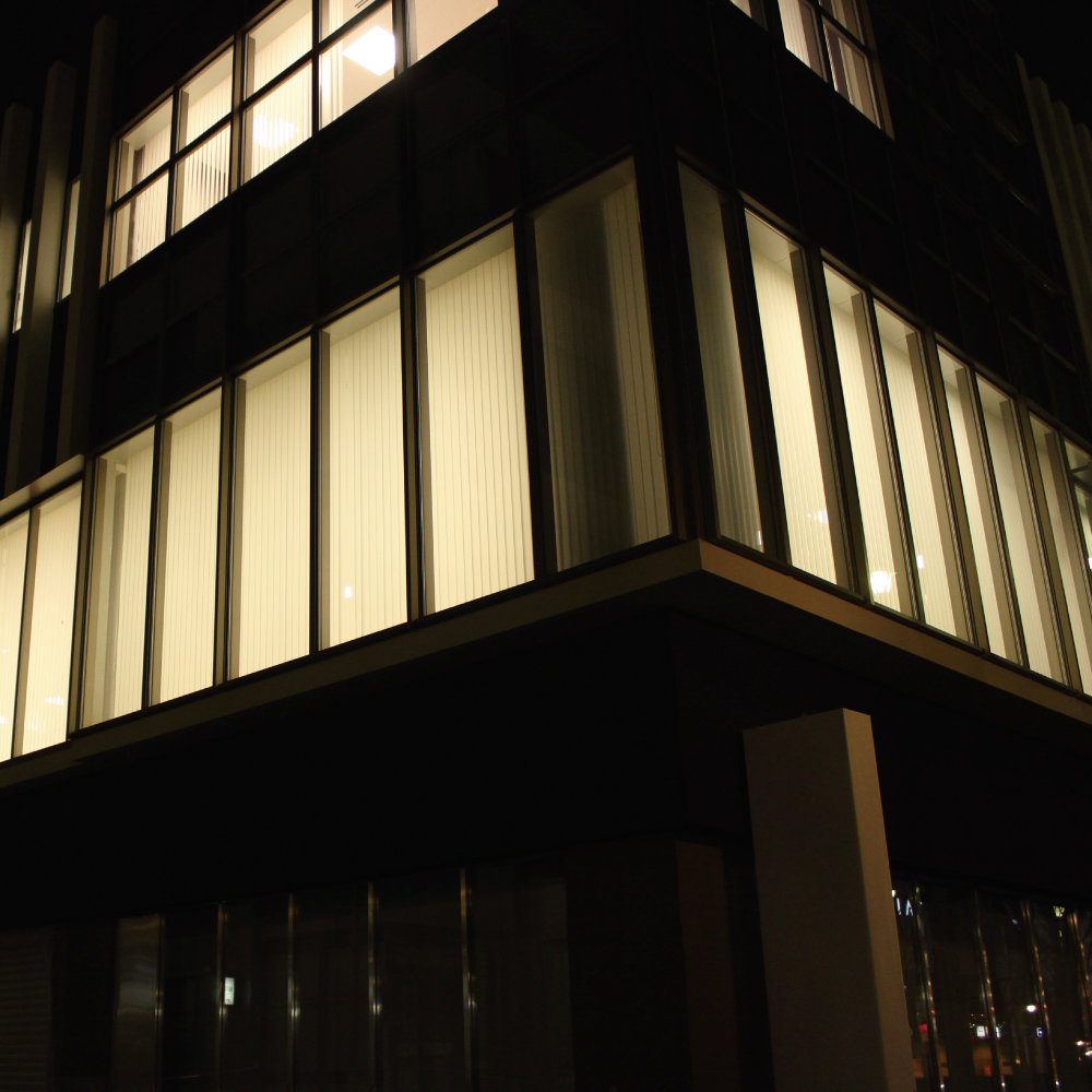 夜でも室内は見えません！高い遮像効果でプライバシーを守る