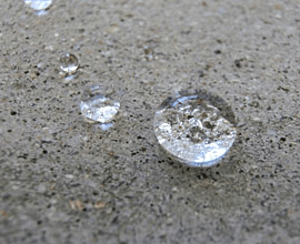 コンクリート長寿命化・美観維持用撥水剤『サンハイドロック』