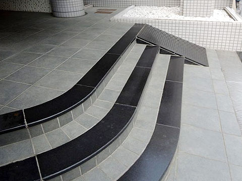 スリップ・転倒事故防止に！『クリアグリップ(R)』