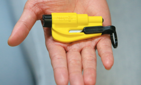 自動車用緊急脱出ツール『レスキューミー』