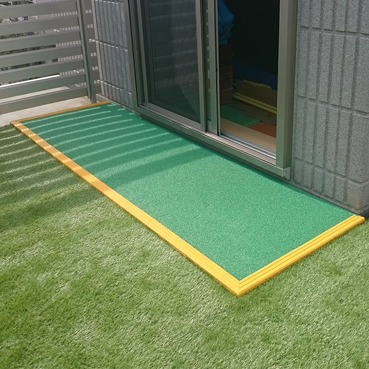 デザイン性、施工性に優れた安全対策『ゴム製ノンスリップ』