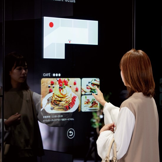 『ミラーデジタルサイネージ』内装に合わせて完全フラット施工可能！
