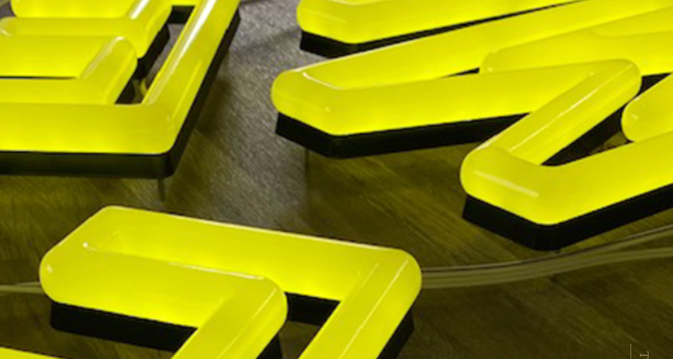 オリジナル看板『スピンエッジ』