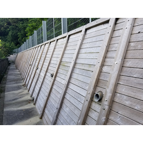 落とし込み式高耐久木製残存型枠工【急傾斜地の擁壁に】景観配慮！