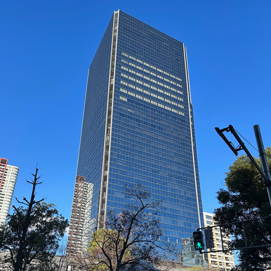 【施工事例：オフィス】超高層ビルをアカリナで遮熱。お悩み解決！