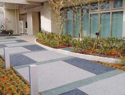 ストーンコート＜透水性樹脂舗装＞