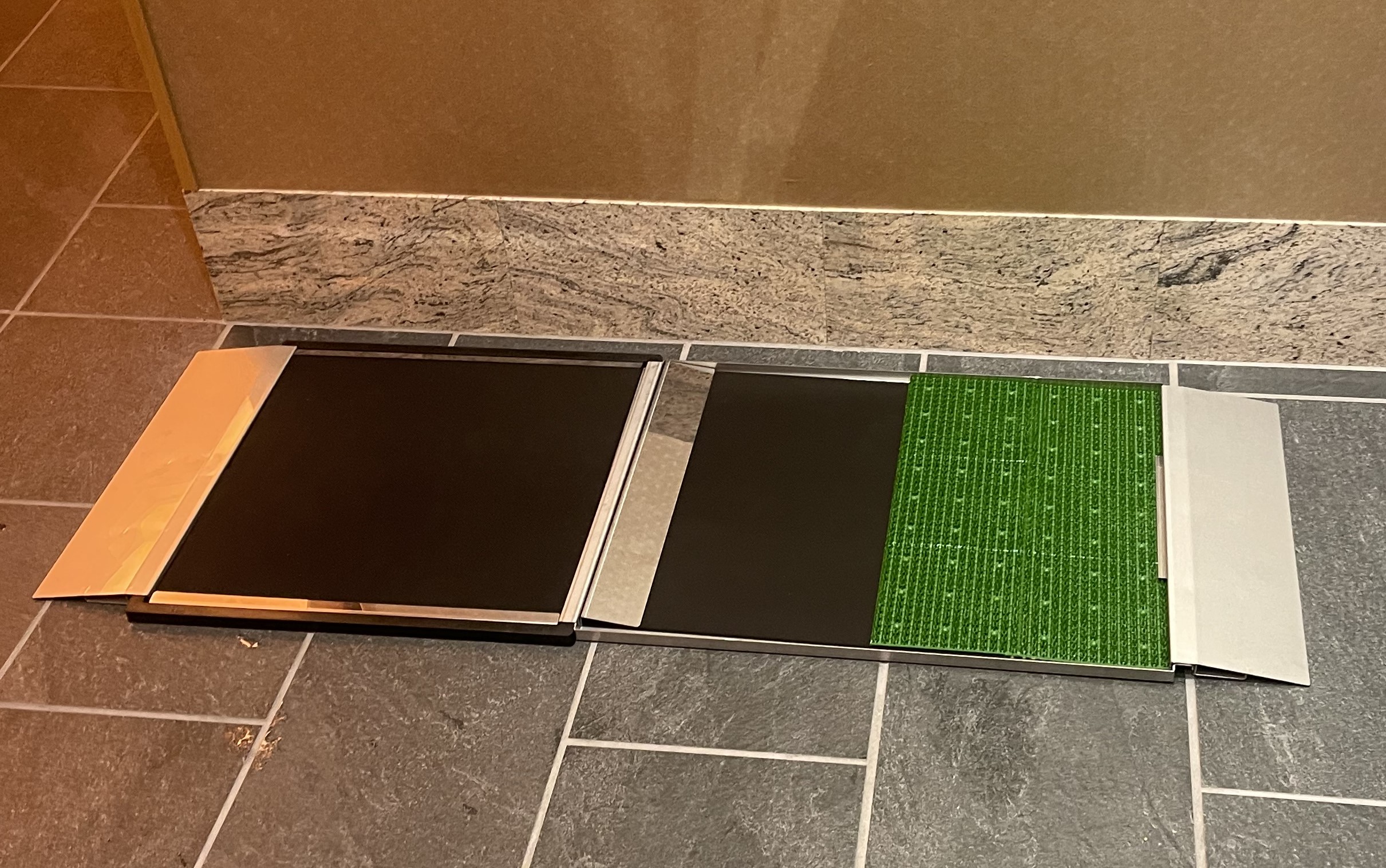 　新製品　『キャスター洗浄マット』　お試し体感設置