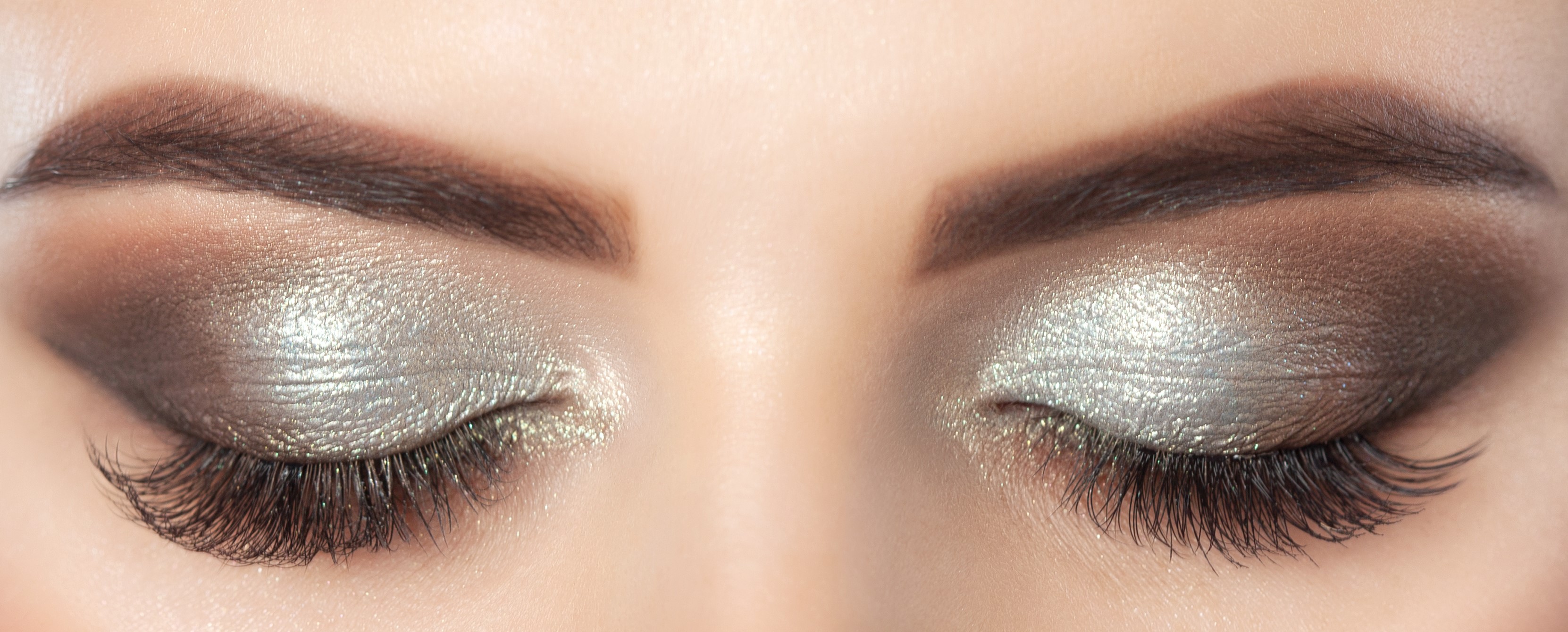 角度で色が変わる！化粧品用エフェクト顔料『Cosmicolor』