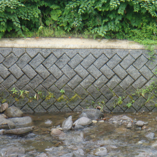 ポーラス積みブロック「ポーラストーン」